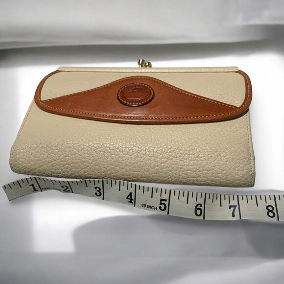 Vintage Dooney & Bourke All Weather Leather Kisslock Wallet Bone/British Tan - Picture 12 of 13